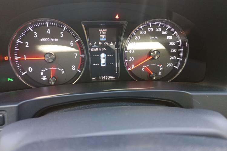 Used Toyota Crown 2015 2.0T Fashion Edition Odometer Close Up