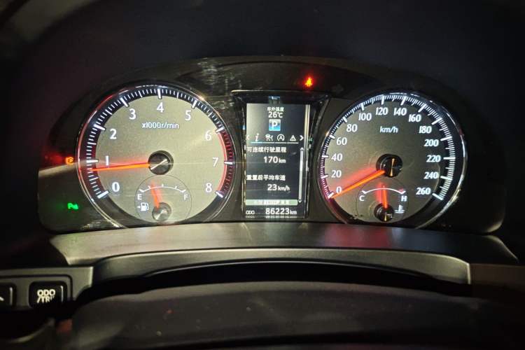 Used Toyota Crown 2015 2.0T Fashion Edition Odometer Close Up