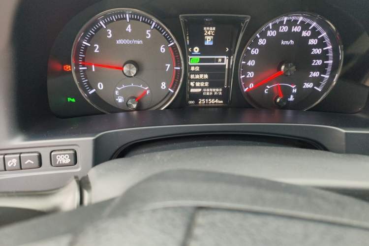 Used Toyota Crown 2015 2.0T Fashion Edition Odometer Close Up