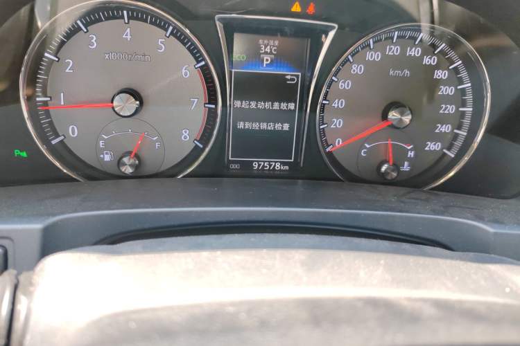 Used Toyota Crown 2015 2.0T Fashion Edition Odometer Close Up