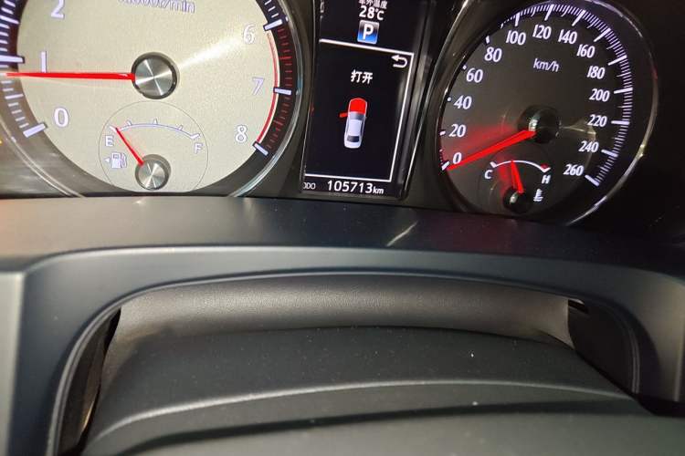 Used Toyota Crown 2015 2.0T Fashion Edition Odometer Close Up
