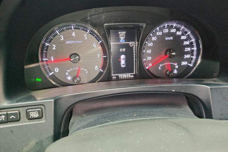 Used Toyota Crown 2015 2.0T Fashion Edition Odometer Close Up