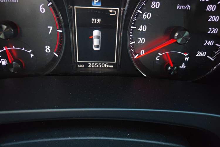 Used Toyota Crown 2015 2.0T Fashion Edition Odometer Close Up