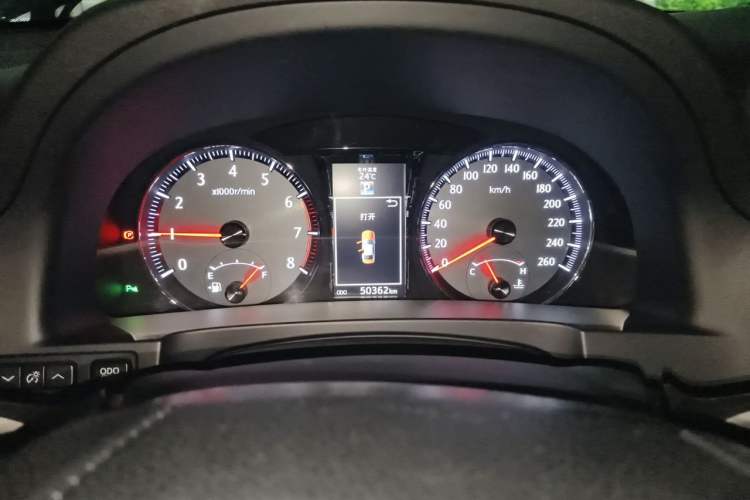 Used Toyota Crown 2015 2.0T Fashion Edition Odometer Close Up