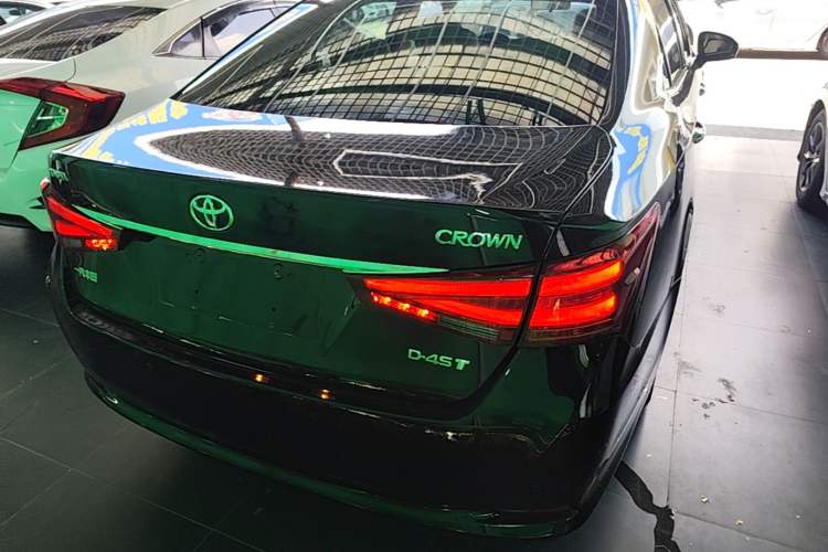 Used Toyota Crown 2015 2.0T Fashion Edition Rear