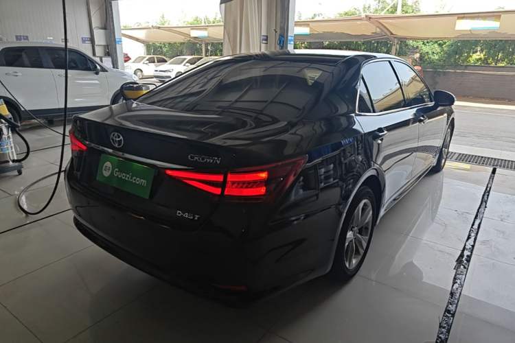 Used Toyota Crown 2015 2.0T Pioneer Edition Rear Right 45 Deg