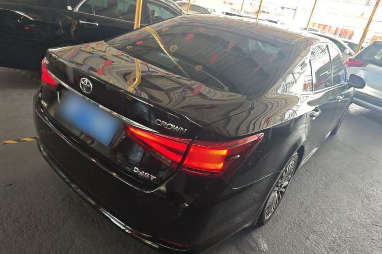 Used Toyota Crown 2015 2.0T Fashion Edition Rear Right 45 Deg