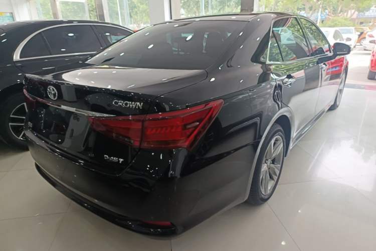 Used Toyota Crown 2015 2.0T Fashion Edition Rear Right 45 Deg