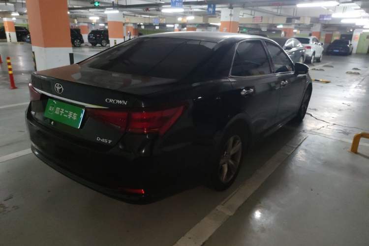 Used Toyota Crown 2015 2.0T Fashion Edition Rear Right 45 Deg