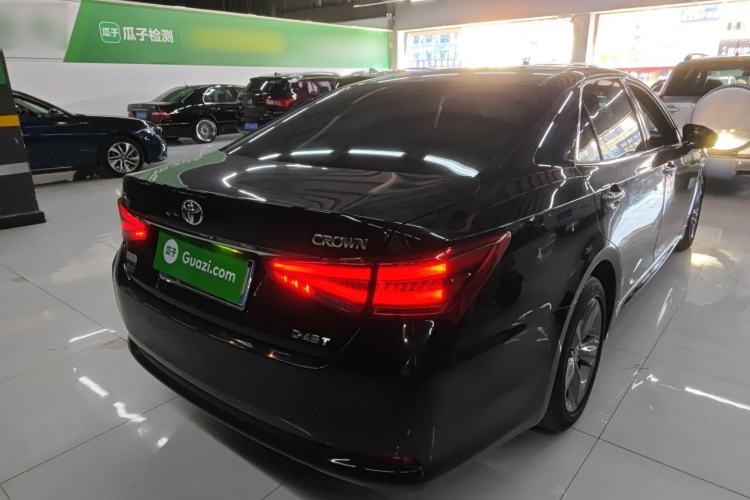 Used Toyota Crown 2015 2.0T Fashion Edition Rear Right 45 Deg