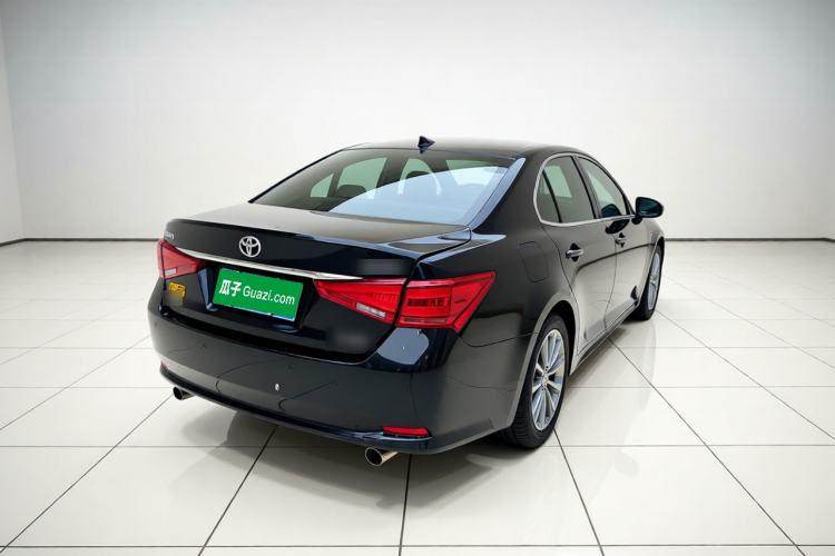 Used Toyota Crown 2015 2.0T Fashion Edition Rear Right 45 Deg