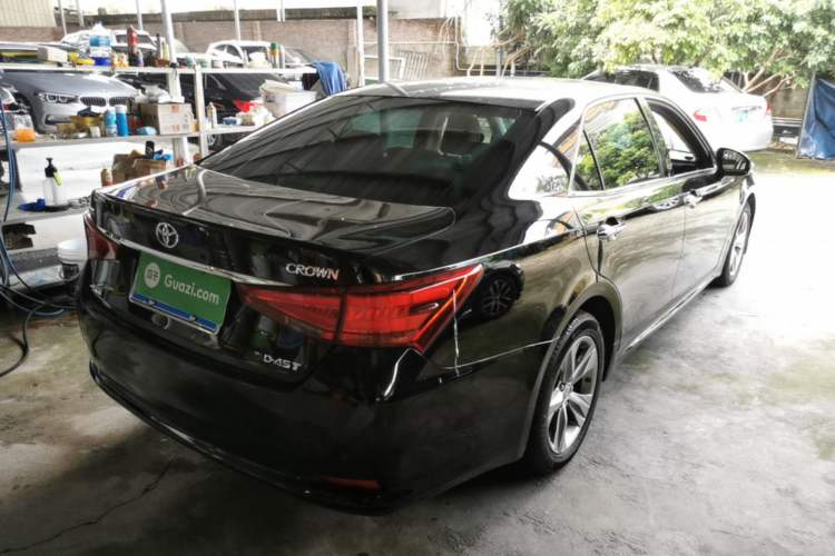 Used Toyota Crown 2015 2.0T Fashion Edition Rear Right 45 Deg