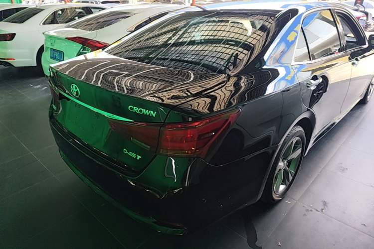 Used Toyota Crown 2015 2.0T Fashion Edition Rear Right 45 Deg