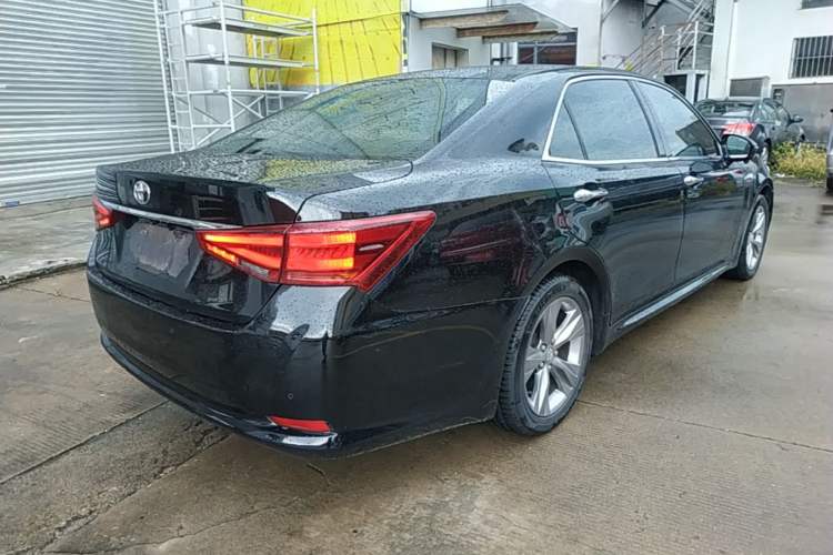 Used Toyota Crown 2015 2.0T Fashion Edition Rear Right 45 Deg