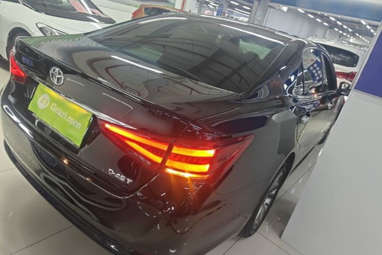 Used Toyota Crown 2015 2.0T Fashion Edition Rear Right 45 Deg