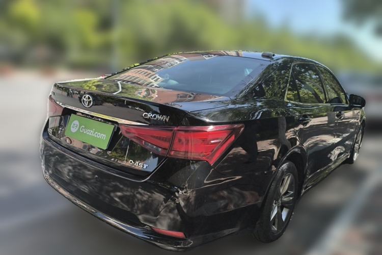 Used Toyota Crown 2015 2.0T Pioneer Edition Rear Right 45 Deg