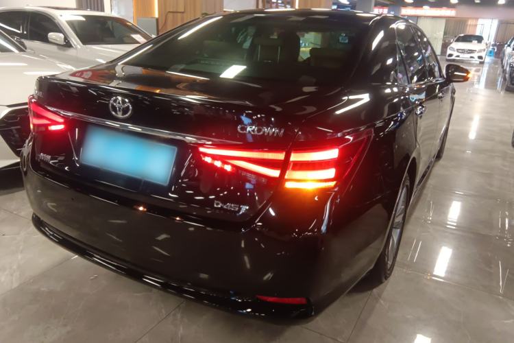 Used Toyota Crown 2015 2.0T Fashion Edition Rear Right 45 Deg