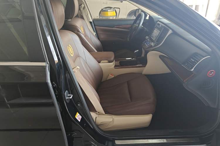 Used Toyota Crown 2015 2.0T Pioneer Edition Right Front Seat