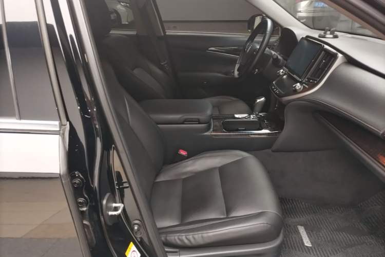 Used Toyota Crown 2015 2.5L Smart Edition Right Front Seat