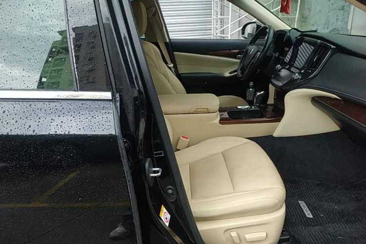 Used Toyota Crown 2015 2.0T Fashion Edition Right Front Seat