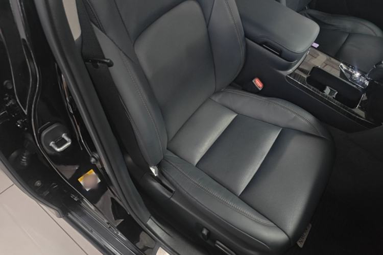 Used Toyota Crown 2015 2.0T Fashion Edition Right Front Seat