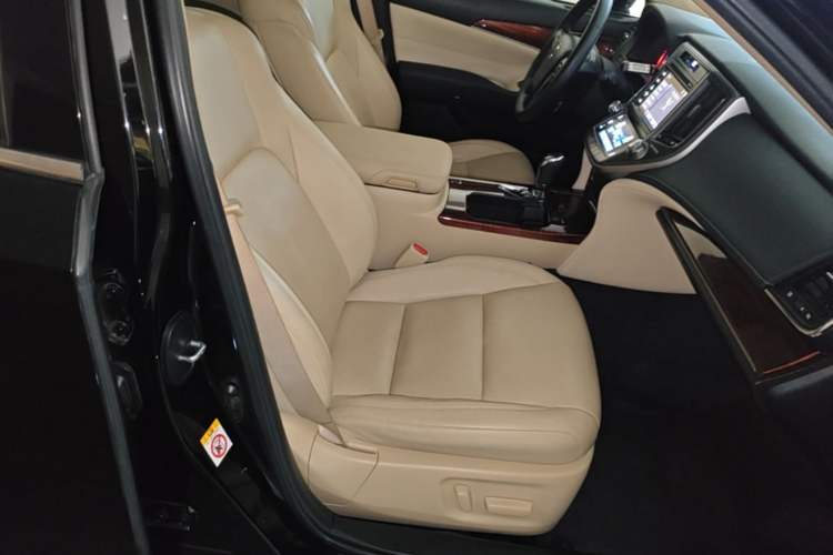 Used Toyota Crown 2015 2.0T Fashion Edition Right Front Seat