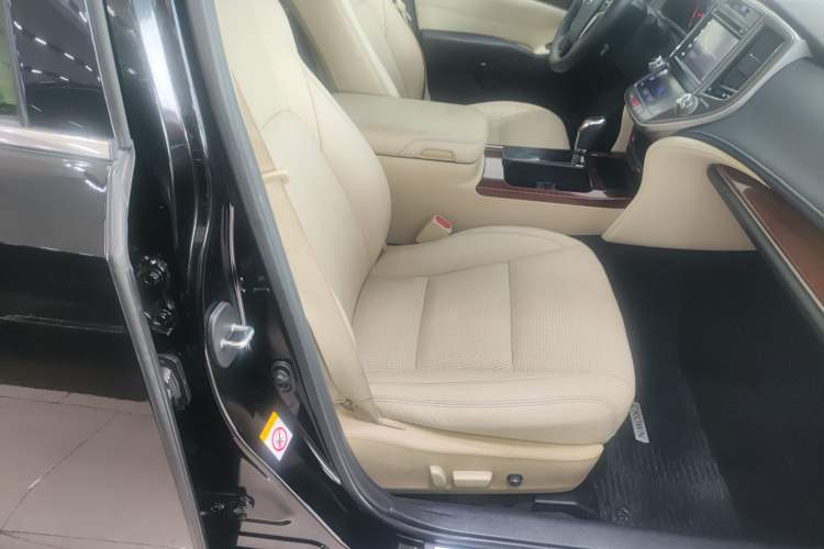 Used Toyota Crown 2015 2.0T Pioneer Edition Right Front Seat