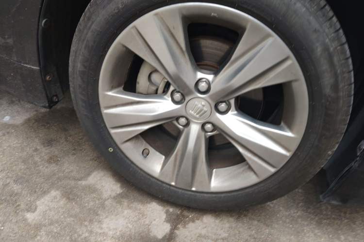 Used Toyota Crown 2015 2.0T Fashion Edition Right Front Wheel Hub