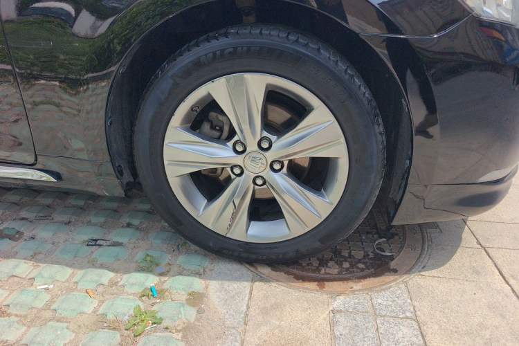 Used Toyota Crown 2015 2.0T Fashion Edition Right Front Wheel Hub
