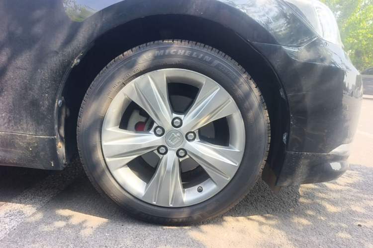 Used Toyota Crown 2015 2.0T Fashion Edition Right Front Wheel Hub