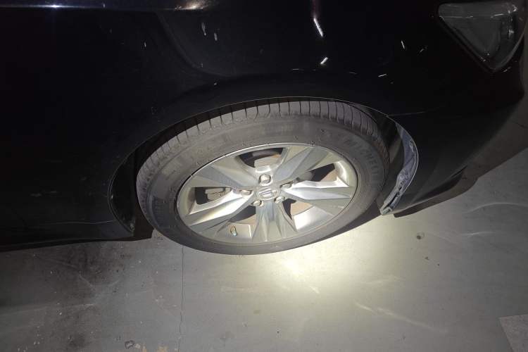 Used Toyota Crown 2015 2.0T Fashion Edition Right Front Wheel Hub
