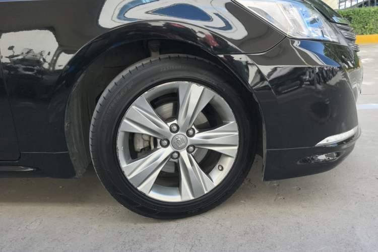 Used Toyota Crown 2015 2.0T Fashion Edition Right Front Wheel Hub