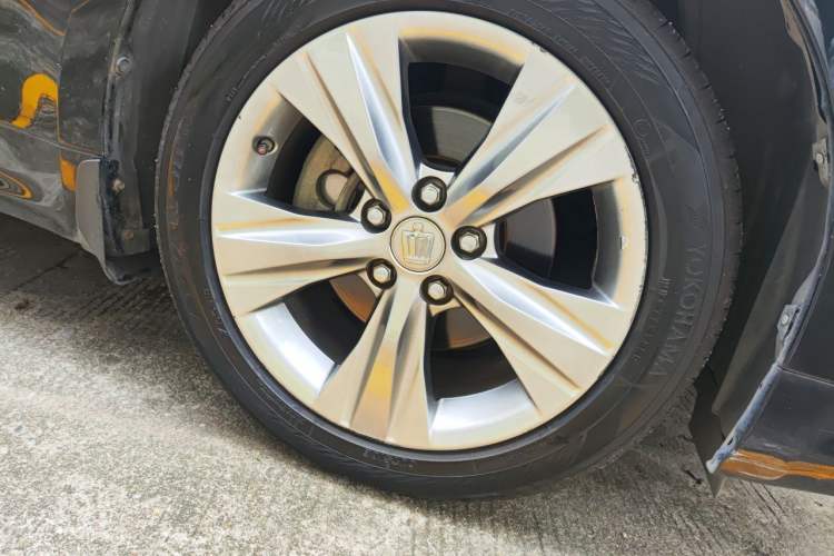 Used Toyota Crown 2015 2.0T Fashion Edition Right Front Wheel Hub