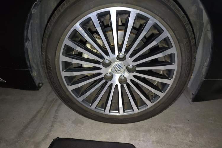 Used Toyota Crown 2015 2.0T Fashion Edition Right Front Wheel Hub