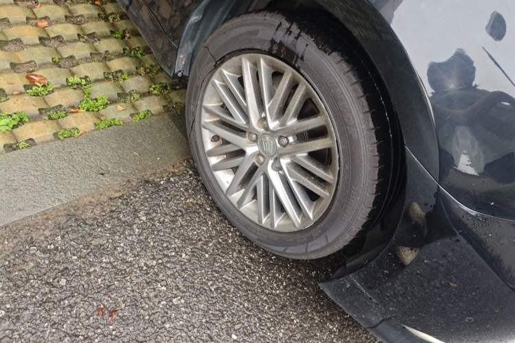 Used Toyota Crown 2015 2.0T Fashion Edition Right Front Wheel Hub