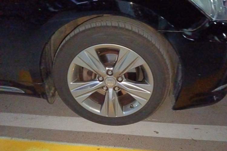 Used Toyota Crown 2015 2.0T Fashion Edition Right Front Wheel Hub