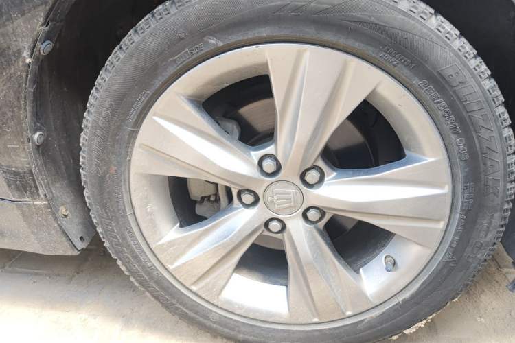Used Toyota Crown 2015 2.0T Fashion Edition Right Front Wheel Hub