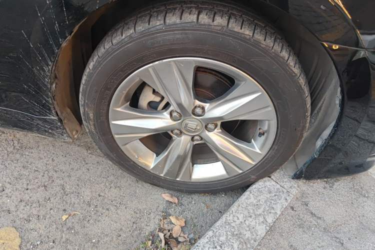 Used Toyota Crown 2015 2.0T Fashion Edition Right Front Wheel Hub