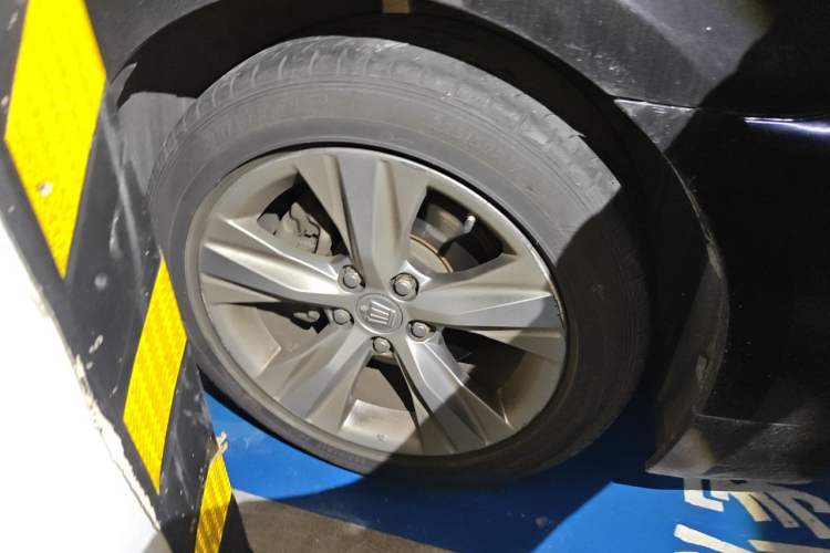 Used Toyota Crown 2015 2.0T Fashion Edition Right Front Wheel Hub