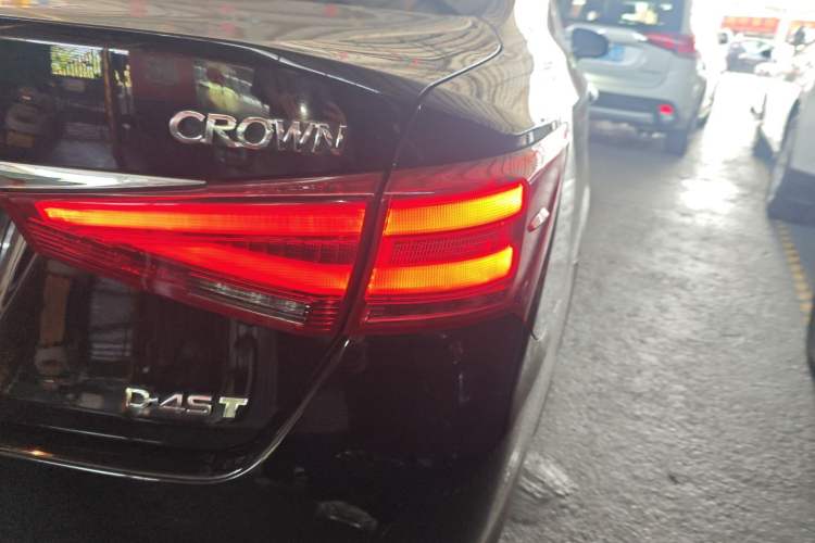Used Toyota Crown 2015 2.0T Fashion Edition Right Rear Taillight