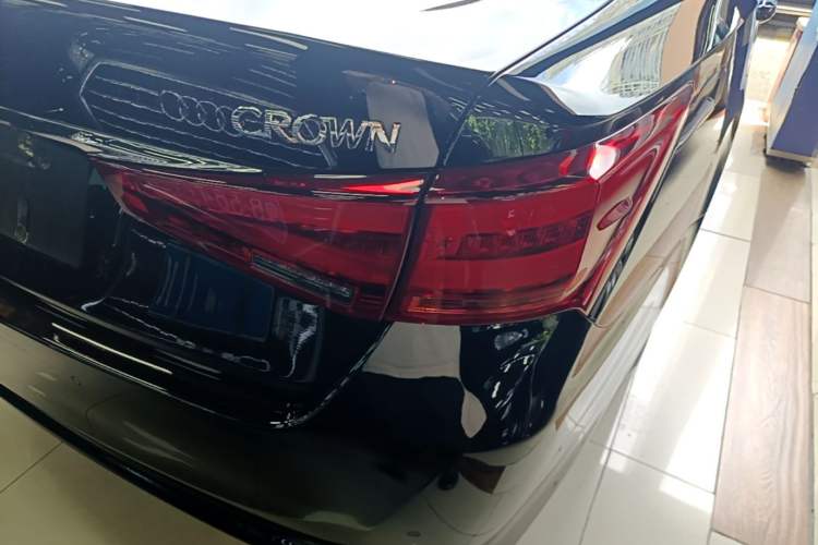 Used Toyota Crown 2015 2.5L Smart Edition Right Rear Taillight