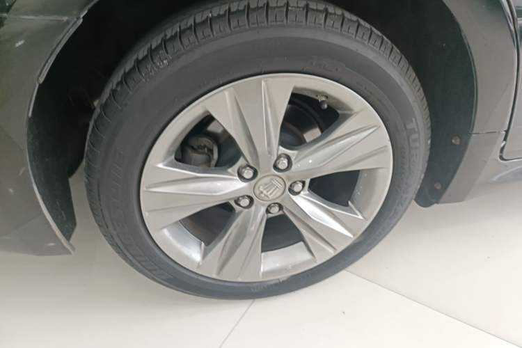 Used Toyota Crown 2015 2.0T Fashion Edition Right Rear Wheel Hub