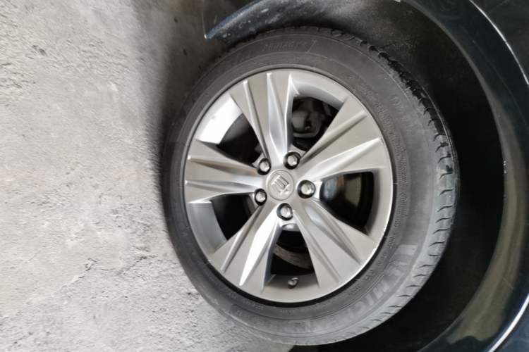 Used Toyota Crown 2015 2.0T Fashion Edition Right Rear Wheel Hub