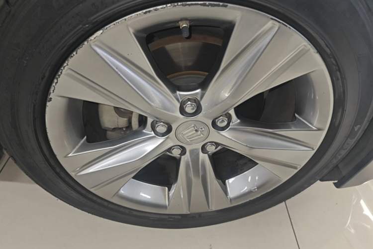 Used Toyota Crown 2015 2.0T Fashion Edition Right Rear Wheel Hub