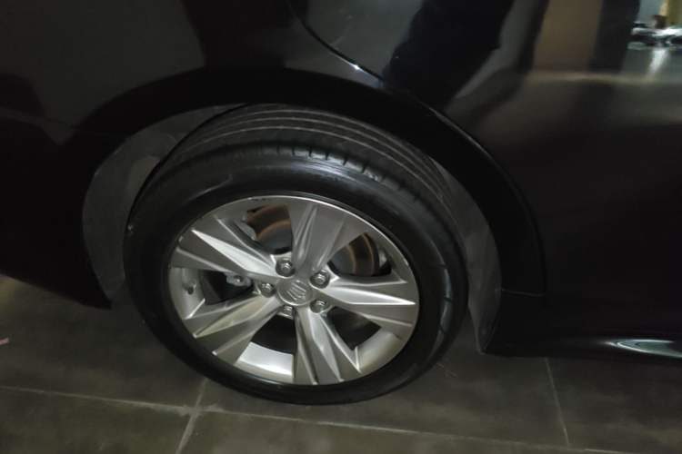 Used Toyota Crown 2015 2.0T Fashion Edition Right Rear Wheel Hub