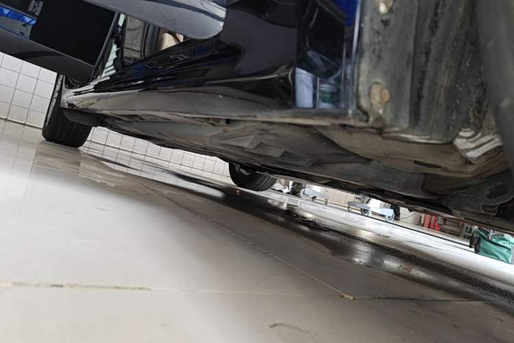 Used Toyota Crown 2015 2.0T Pioneer Edition Right Side Sill
