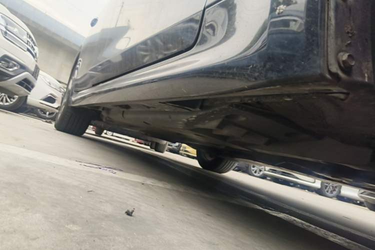 Used Toyota Crown 2015 2.0T Fashion Edition Right Side Sill