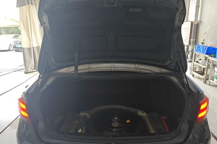 Used Toyota Crown 2015 2.0T Pioneer Edition Trunk
