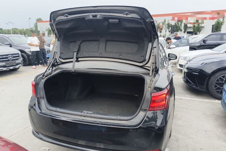 Used Toyota Crown 2015 2.0T Fashion Edition Trunk