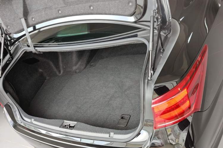 Used Toyota Crown 2015 2.0T Fashion Edition Trunk